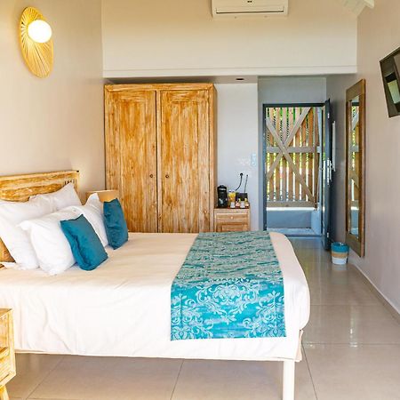 Les Galets Rouges Lodges & Spa Bouillante Exterior photo